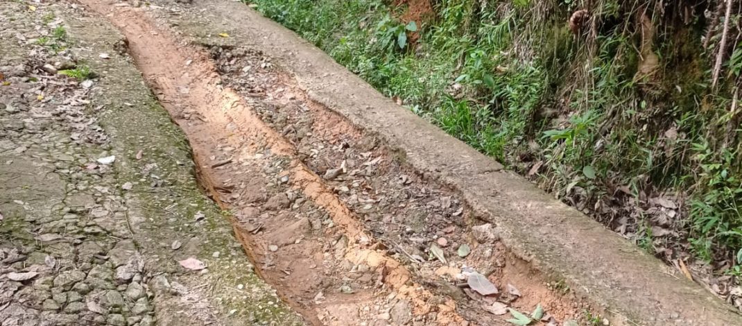 Kecelakaan Mobil Pick Up di Jalan Menuju Desa Bondar Panjang, Bukti Kegagalan Pemkab Madina Dalam Penyelenggaraan Jalan.