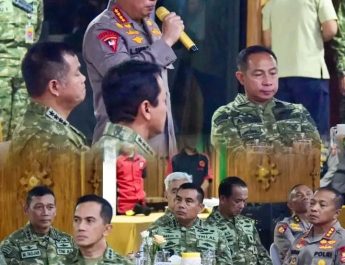 PANGKORMAR DAMPINGI PANGLIMA TNI TERIMA KUNJUNGAN SILATURAHMI KAPOLRI