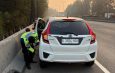 Polantas Karib Bersama Personil Induk PJR BSD Korlantas Polri Membantu Ibu-Ibu Pecah Ban di Tol BSD