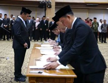 Lantik Puluhan Pejabat Kementan, Mentan Amran Tegas: Jangan KKN, Tingkatkan Kinerja