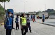 Personil PJR Induk BSD Korlantas Polri Memberikan Edukasi untuk Mobil Over Dimension dan Over Load