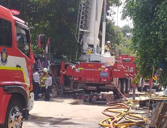 Sebuah Ruko 4 Lantai Di Jalan Telepon Kota Terbakar.