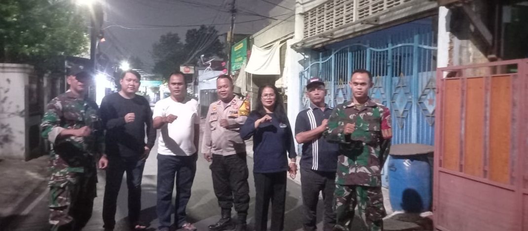 Polsek Matraman dan Koramil 02/Matraman Bersama Patroli jaga Jakarta Khususnya Wilayah Hukum Matraman Jakarta Timur
