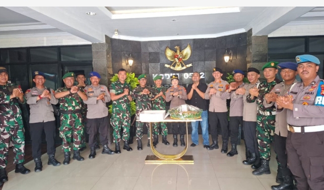 Polres Kepulauan Seribu Berikan Kejutan HUT TNI ke-81, Perkuat Sinergitas dan Soliditas TNI-Polri