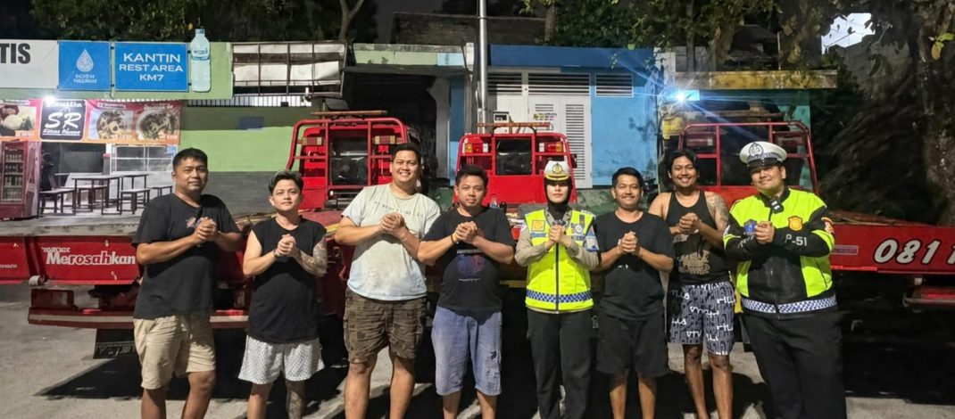 Polantas Karib Korlantas Polri Edukasi Sopir Truk, Ka Induk PJR BSD Tegaskan Pentingnya Keselamatan di Jalan Raya Polisi Bersama Masyarakat
