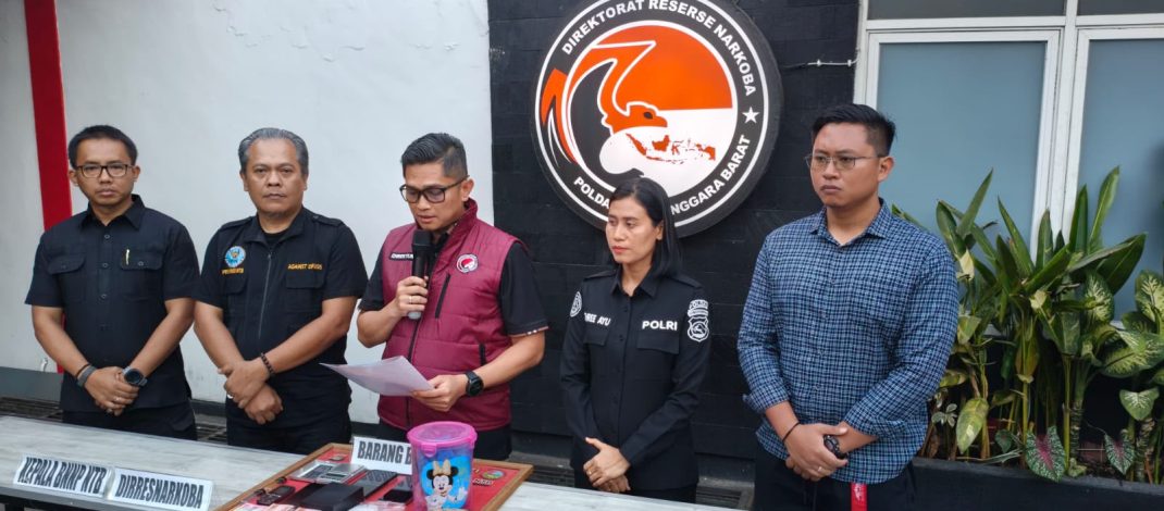 Operasi Gabungan Polda NTB Gerebek Dugaan Sarang Narkoba di Mataram, Sabu 51,58 Gram Disita
