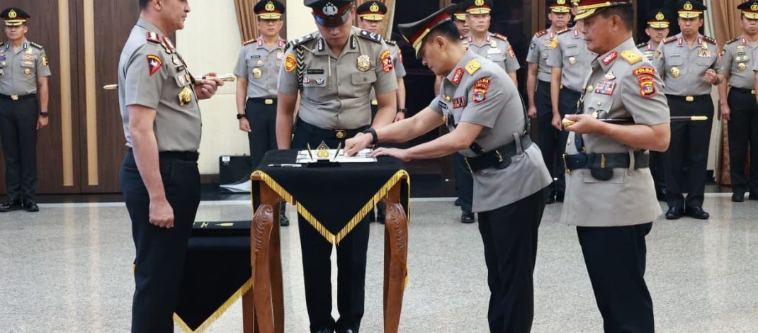 Kapolri Pimpin Sertijab Kakorlantas dan Tiga Kapolda di Mabes Polri