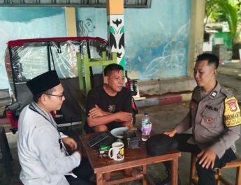 Bhabinkamtibmas Pulau Kelapa Sosialisasikan Layanan Polisi 110, Ajak Warga Peduli Keamanan