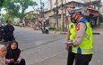 Kecelakaan Lalu-lintas di Wilayah Hukum Jalan Kapten Tendean Jakarta Selatan Personel Lalu Lintas Menolong Kecelakaan Motor