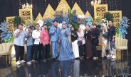 Walikota Jakarta Timur H.Munjirin Berikan Karangan Bunga Tanda Ucapan Selamat Kepada Mempelai