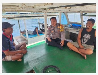 Bhabinkamtibmas Pulau Pramuka Sosialisasikan Layanan Polisi 110, Ajak Warga Jaga Keamanan