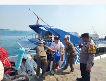 Layanan Polisi 110, Strong Point Polres Kepulauan Seribu Berikan Pelayanan Humanis di Dermaga