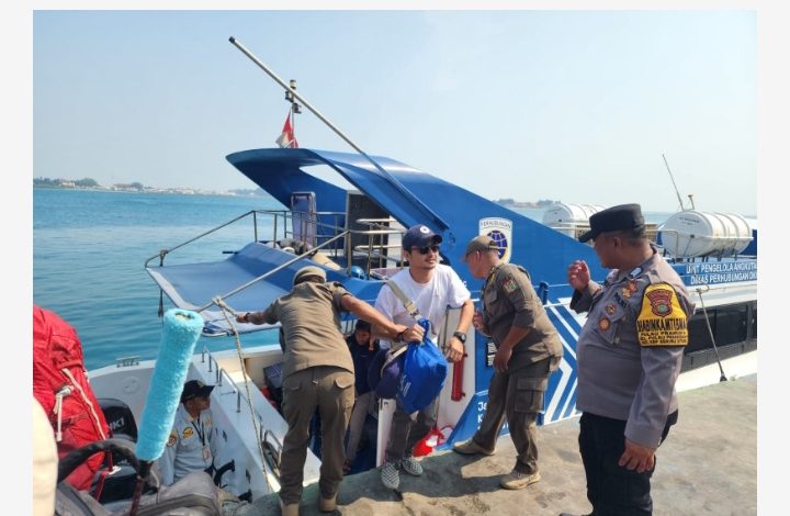 Layanan Polisi 110, Strong Point Polres Kepulauan Seribu Berikan Pelayanan Humanis di Dermaga