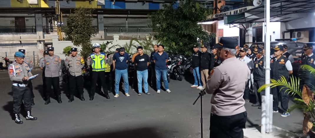 Polisi Bersama Masyarakat, Kapolsek Pondok Gede Pimpin Patroli Blue Night Cegah Tawuran dan Kejahatan Jalanan