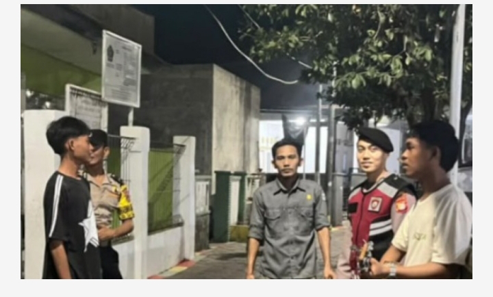 Layanan Polisi 110 Disosialisasikan Saat Patroli Malam, Polsek Kepulauan Seribu Utara Ajak Warga Jaga Kamtibmas