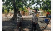 Bhabinkamtibmas Pulau Lancang Sosialisasikan Layanan Polisi 110, Ajak Warga Jaga Kamtibmas