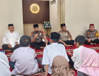 Polisi Bersama Masyarakat, Kapolsek Bekasi Barat Gelar Pengajian dan Santuni Anak Yatim