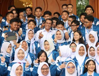 Mentan Amran Motivasi Peserta Leadership Camp UI: Mimpi Besar Harus Dibayar Kerja Keras