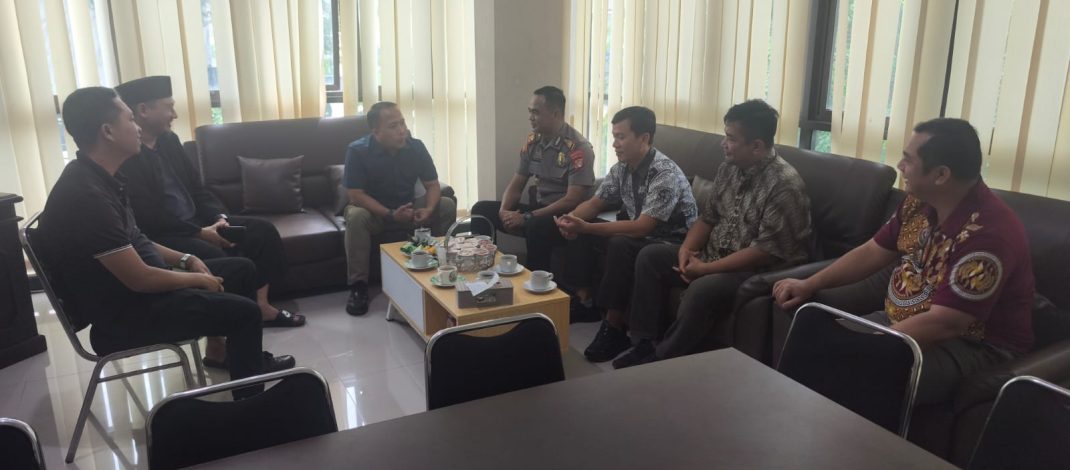 Polisi Bersama Masyarakat, Kapolsek Bekasi Barat Kunjungi Camat, Perkuat Sinergitas 3 Pilar