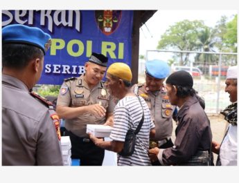 Jum’at Berkah Kadivpropam Polri di Polres Kepulauan Seribu, 210 Paket Nasi Dibagikan kepada Jamaah