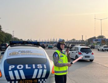 Polisi Bersama Masyarakat Induk PJR BSD Korlantas Polri Gelar Pelayanan Masyarakat Setiap Pagi Ruas-Ruas Tol