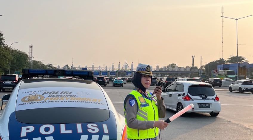 Polisi Bersama Masyarakat Induk PJR BSD Korlantas Polri Gelar Pelayanan Masyarakat Setiap Pagi Ruas-Ruas Tol