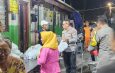 Tak Sekadar Berbagi Sembako, Kapolsek Metro Menteng Ajak Warga Kebon Sirih Jaga Kampung Tetap Aman