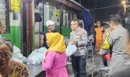 Tak Sekadar Berbagi Sembako, Kapolsek Metro Menteng Ajak Warga Kebon Sirih Jaga Kampung Tetap Aman